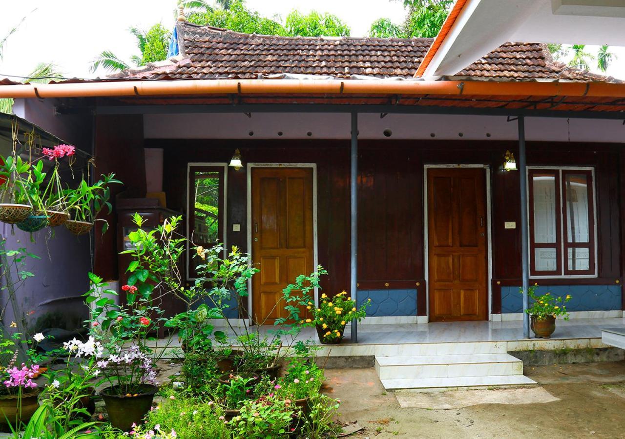 Homestay Royal Holidays *