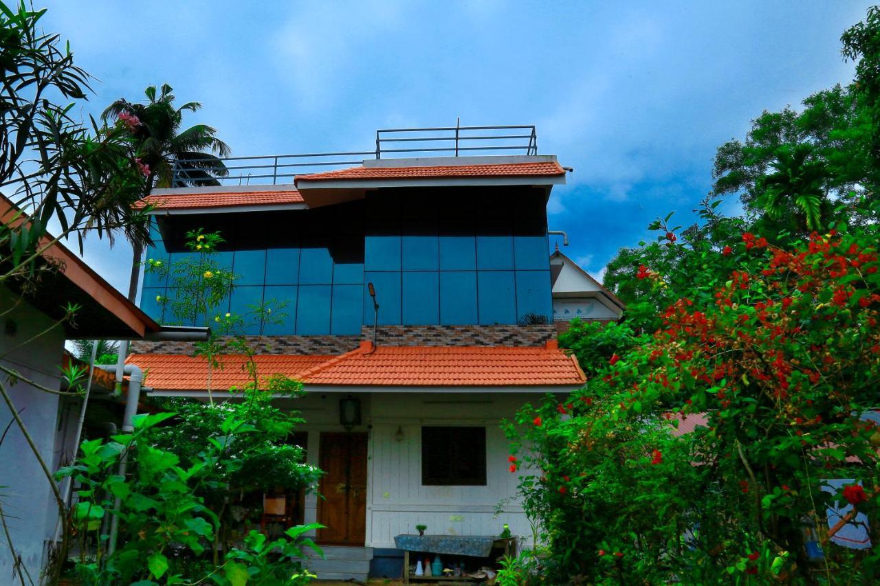 Homestay Royal Holidays *